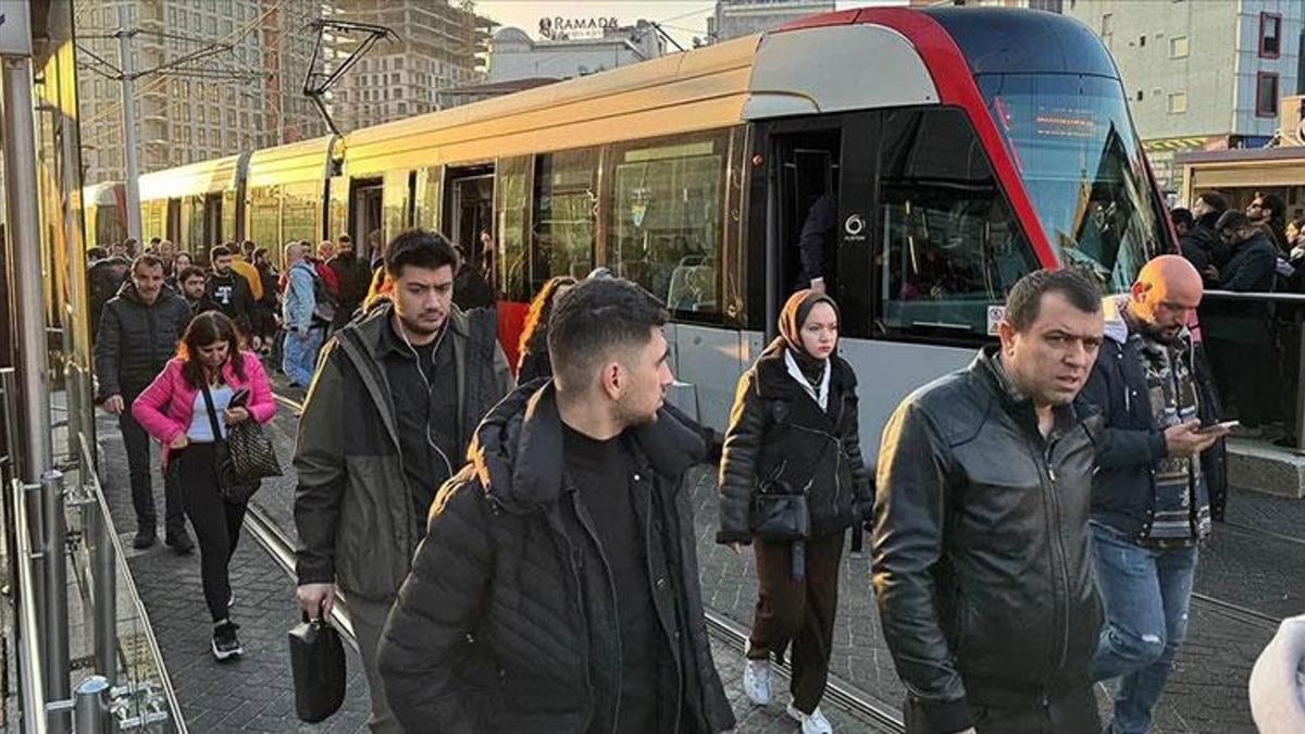 1 Mayıs nedeniyle bazı metro ve füniküler seferlerine düzenleme yapıldı