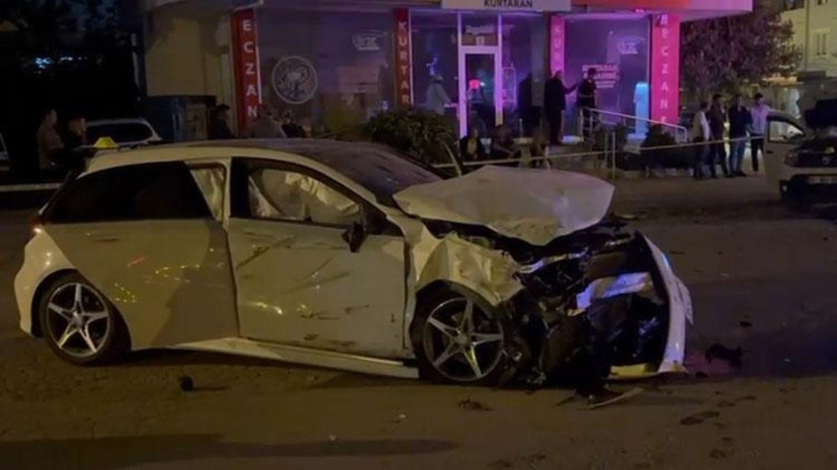 Adana'da otomobil ile 2 cipin karıştığı zincirleme kazada 1 kişi hayatını kaybetti
