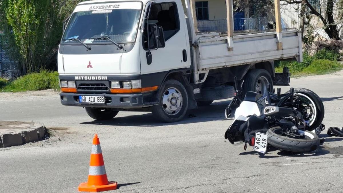 Aksaray'da kamyonet ile motosiklet çarpıştı: 1 ağır yaralı