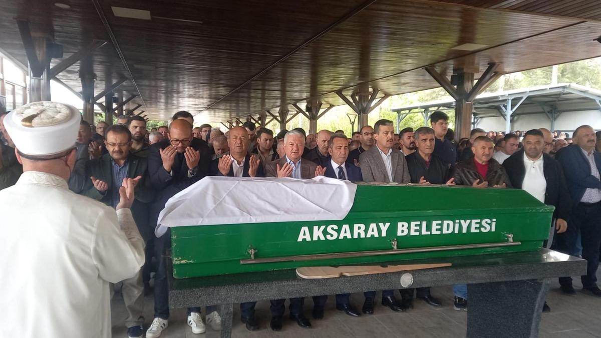 Yemek yaparken elbisesi tutuşup ölen kadın, toprağa verildi