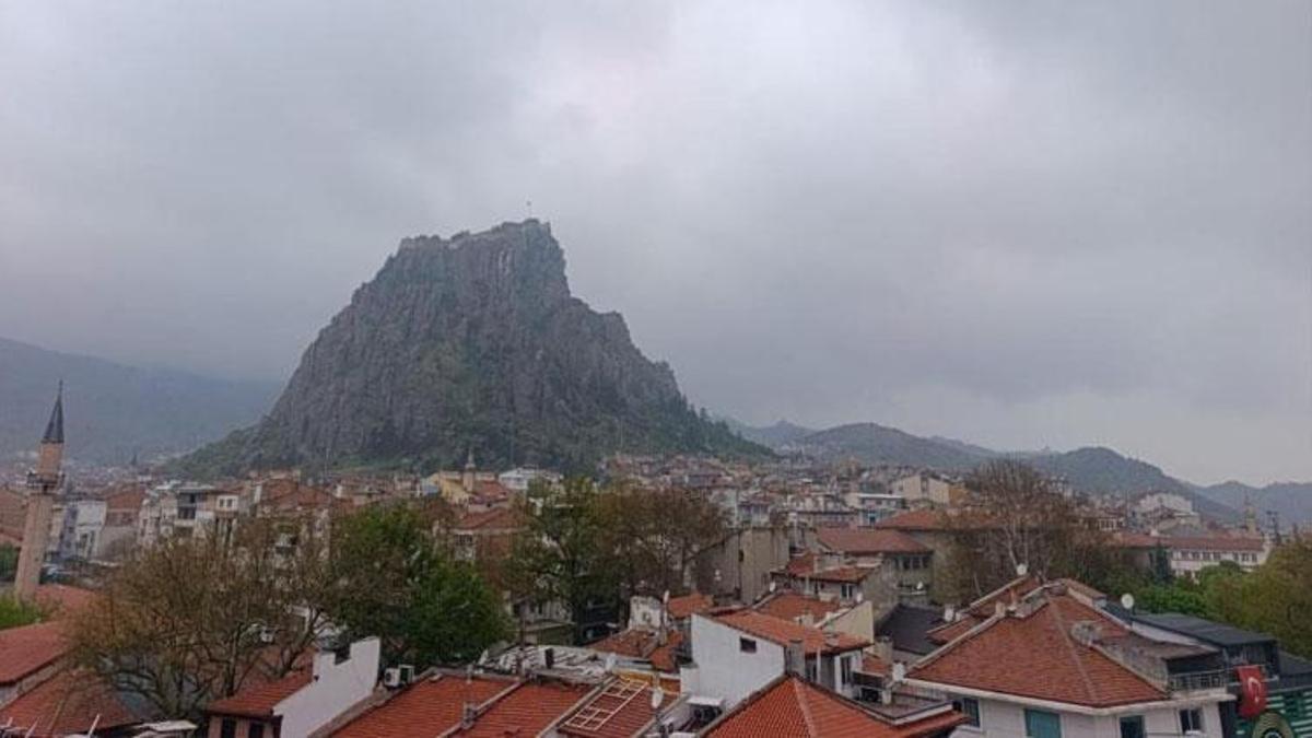 Meteoroloji uyardı Afyonkarahisar’da yağmur yağışı etkili oldu