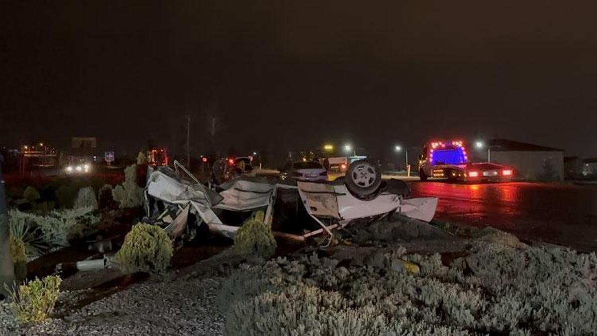 Niğde'de iki otomobil çarpıştı 2'si ağır 4 kişi kişi yaralandı