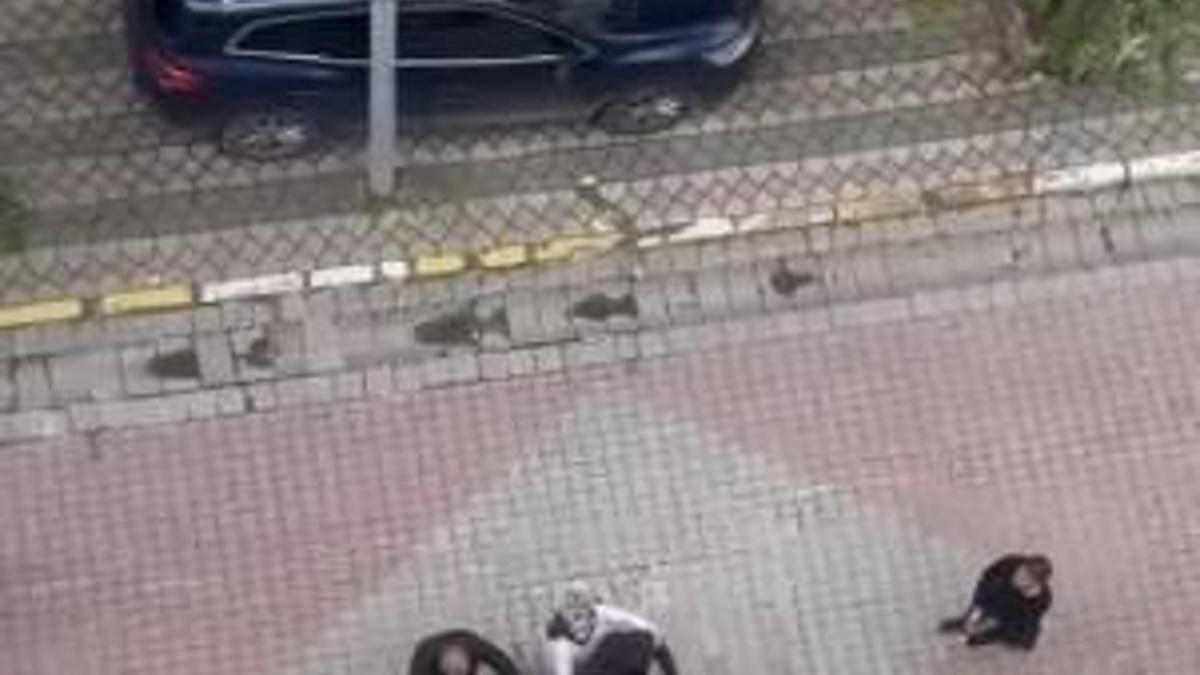 Sultangazi'de 2 grup arasındaki kavgaya aileler de dahil oldu; polis biber gazıyla müdahale etti