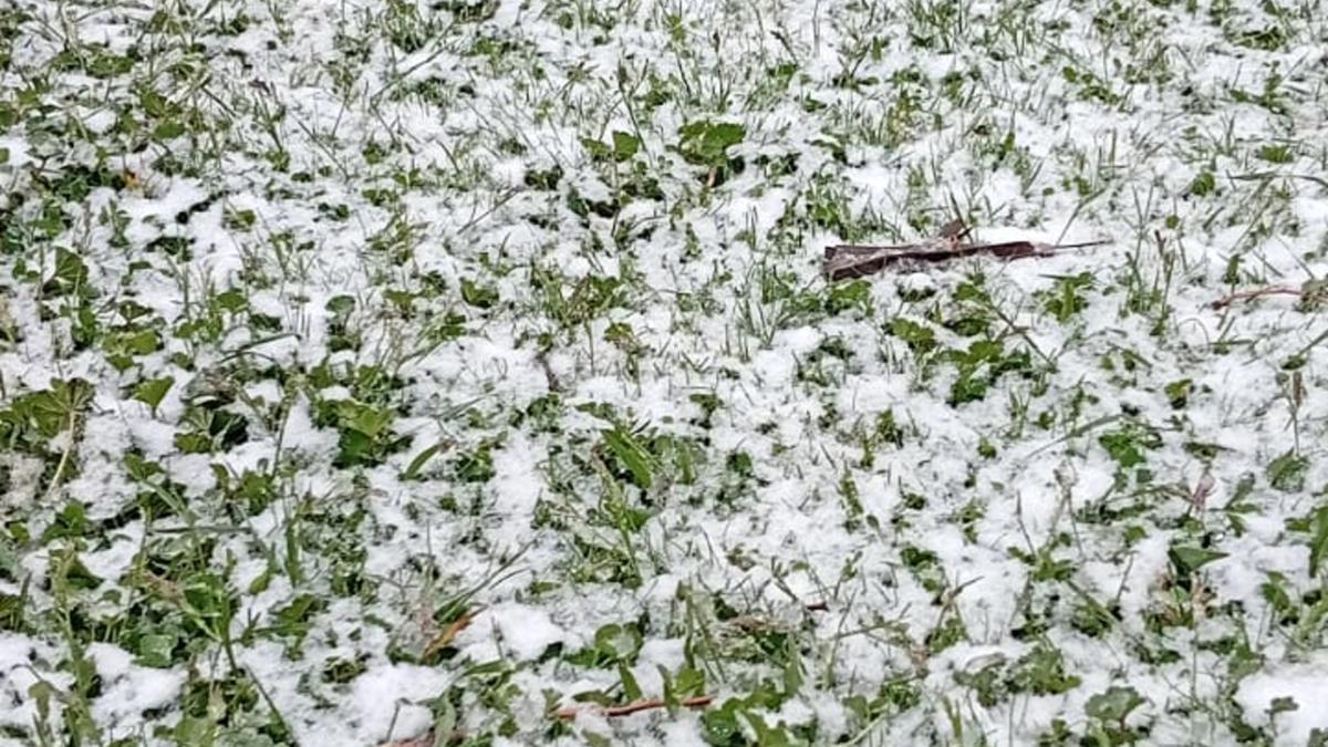Hocalar'da mayıs ayında kar sürprizi; Bulkaz Dağı beyaza büründü