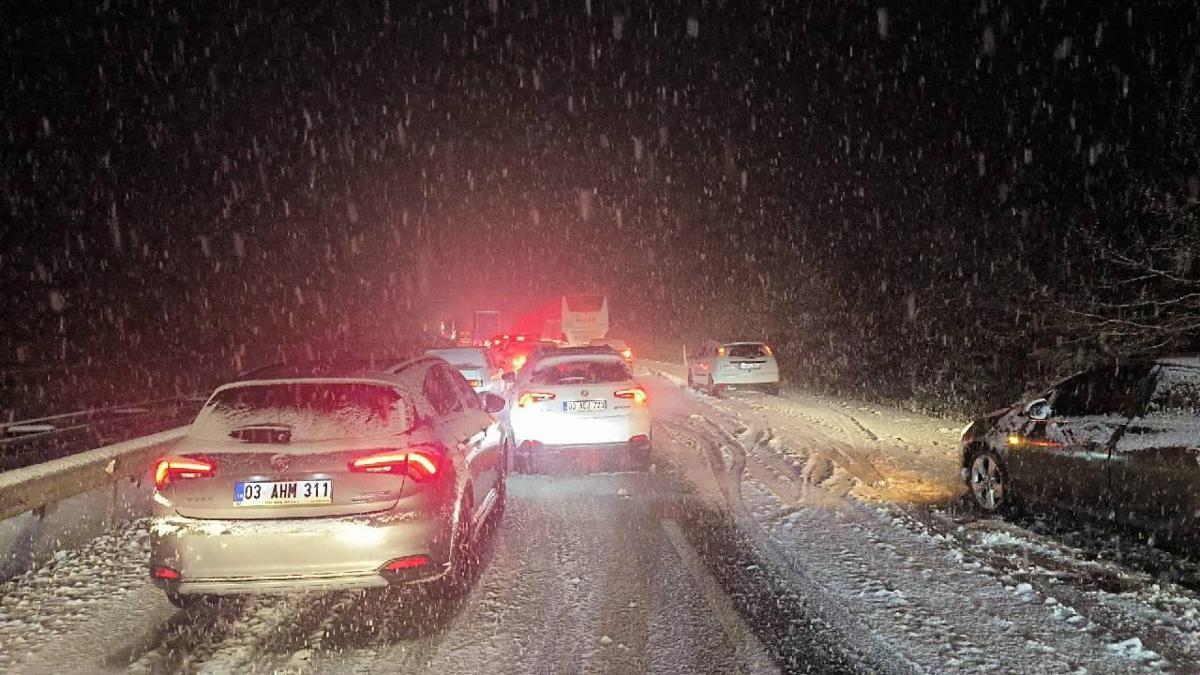 Afyon’da kar yağışı hayatı felç etti!