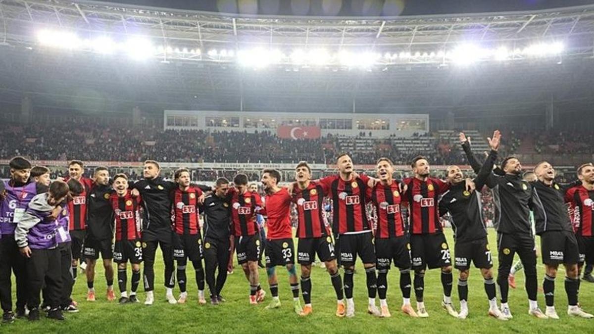 Eskişehirspor, Ayvalıkgücü Belediyespor maçı öncesi bomba patladı