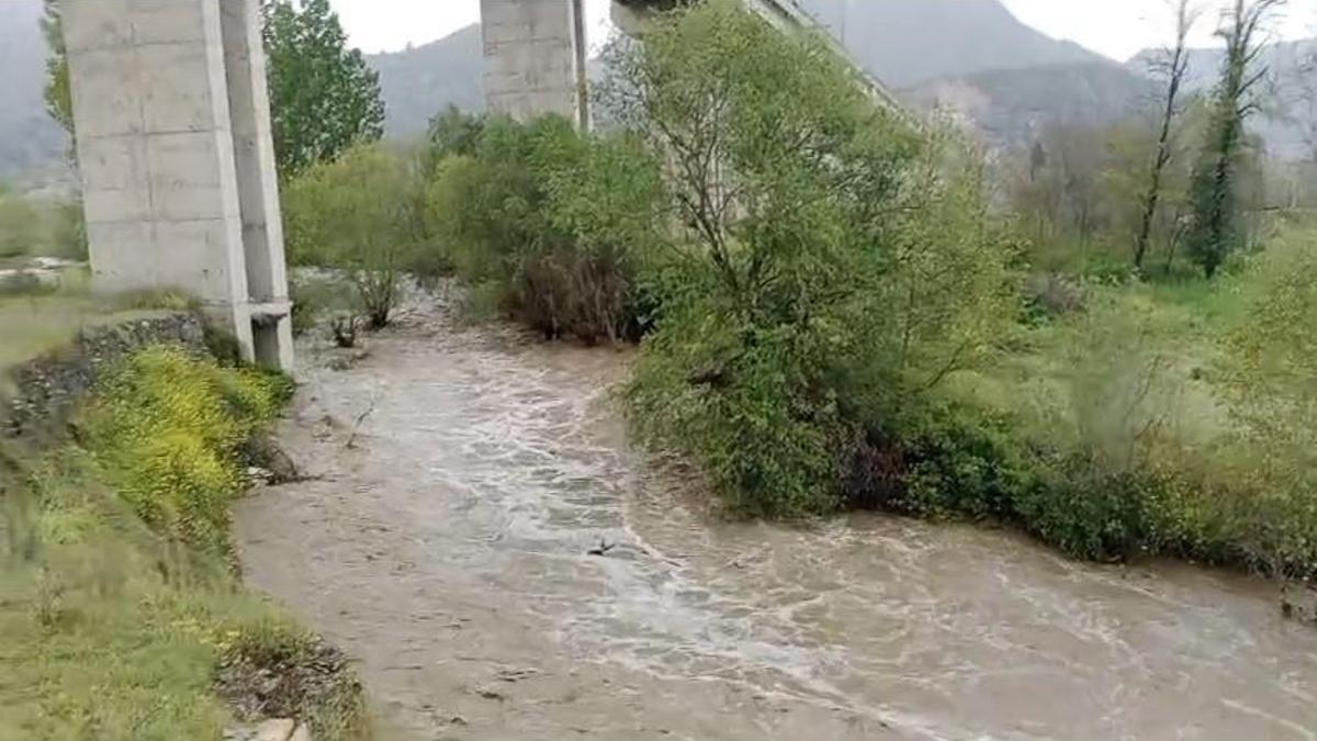 Bekdemir Köprüsü sele dayanamadı, YHT viyadük ayağı tehlike altında
