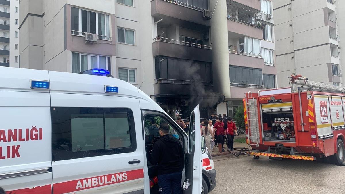 Adana’da 14 katlı apartmanda yangın