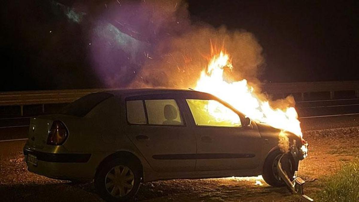 Uzunköprü'de seyir halindeki otomobil yandı, sürücü kaçtı