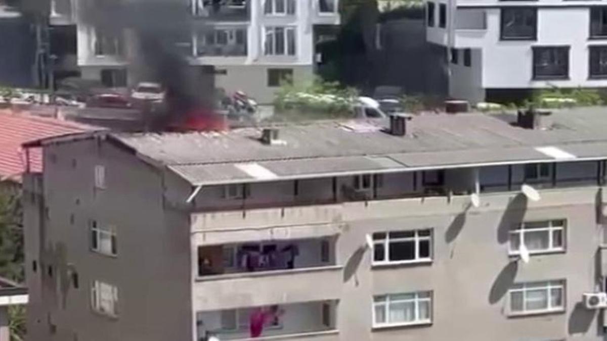 Çatı katı alev alev yandı! Eyüpsultan’da korkutan yangın