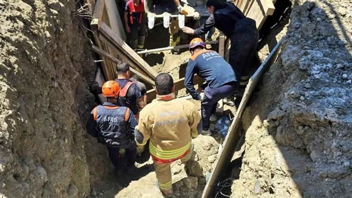 Hatay’da göçük altında kalan işçi yaralı kurtarıldı
