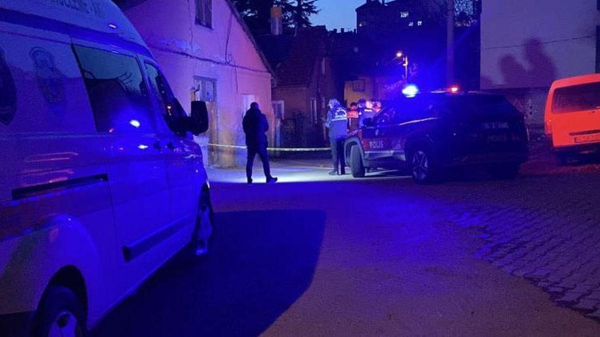 Bolu'da boşanma aşamasındaki eşinin evine tabancayla ateş açtı
