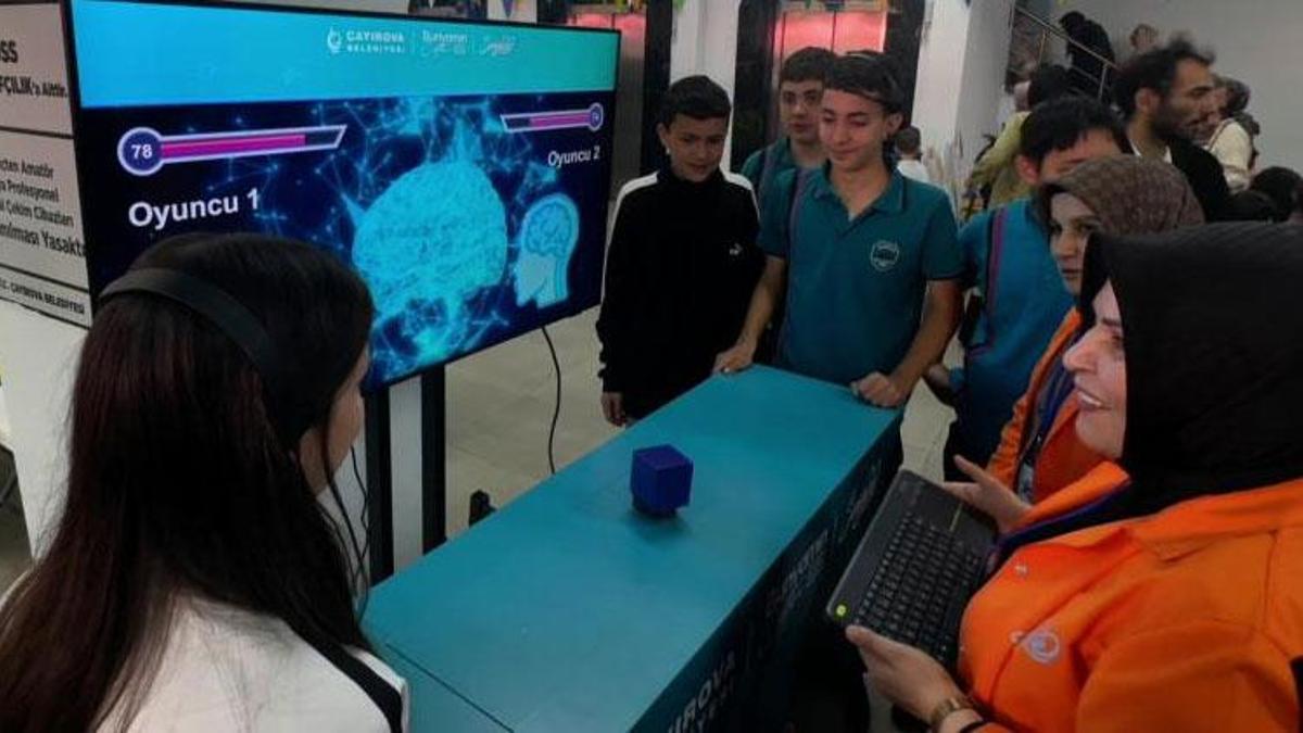 Çayırova'da Bilim Şenliği başladı! Düşünce gücüyle nesneyi hareket ettirdiler