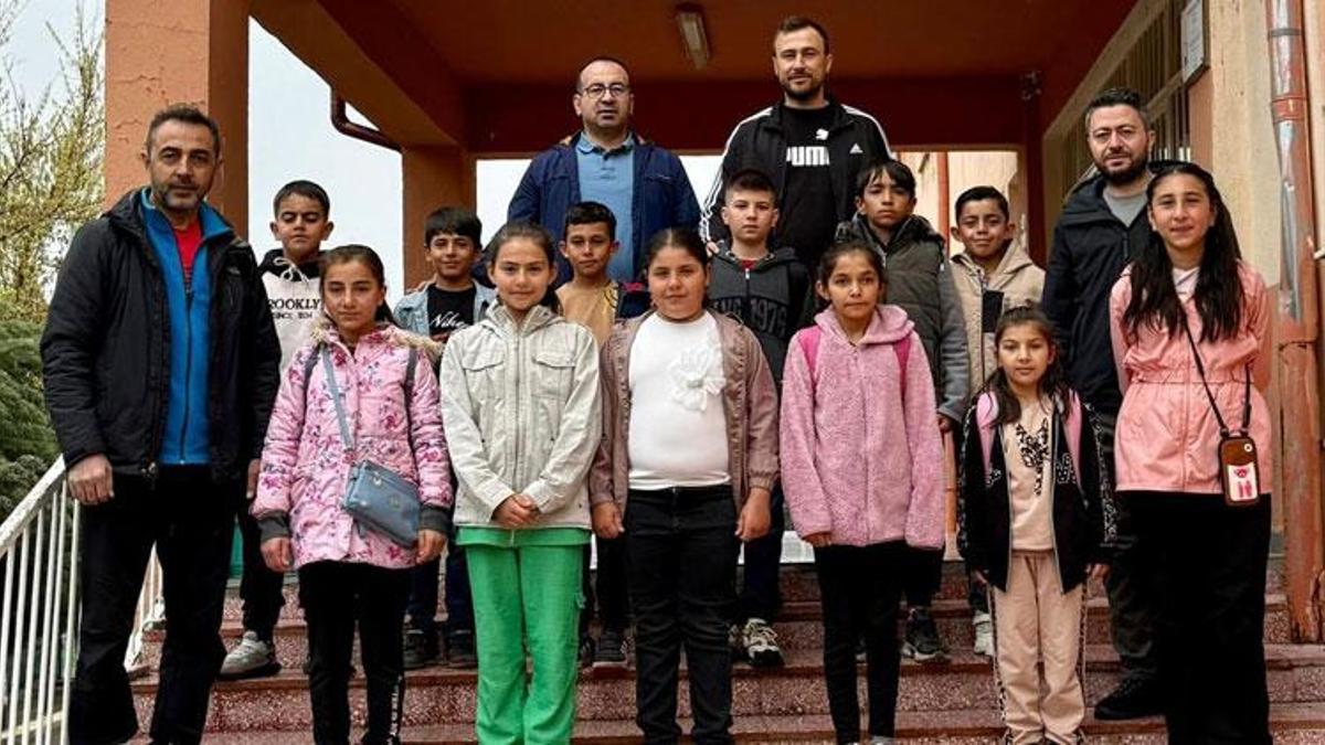 Nevşehir'de köy okulu öğrencilerinden çifte başarı! Türkiye finallerine katılma hakkı kazandılar