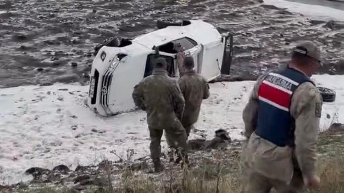 Ardahan’da askeri araç devrildi: 2 astsubay yaralandı