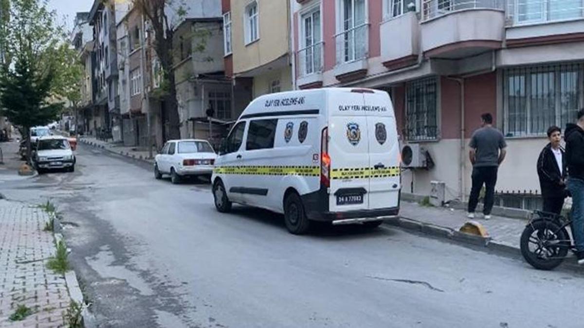 Küçükçekmece'de sokak ortasında çatışma! Motosikletle gelip dehşet saçtılar