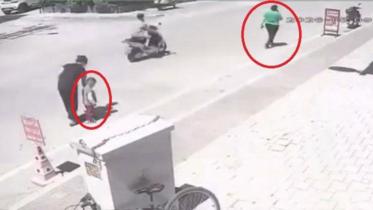 Adana'da 2 yaşındaki erkek çocuğunu sokak ortasında tekmeledi