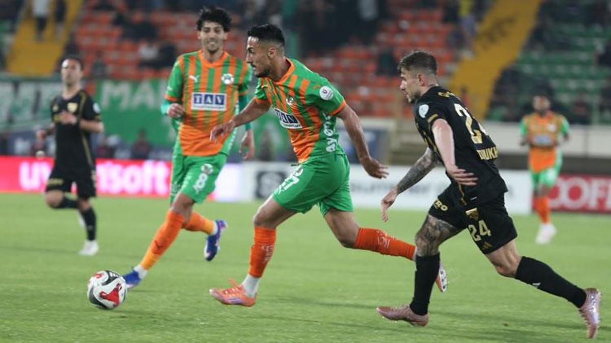 Alanyaspor Teknik Direktörü Pereira: Ana hedefimize ulaştık, geçen seneden daha iyi bir sene geçiriyoruz