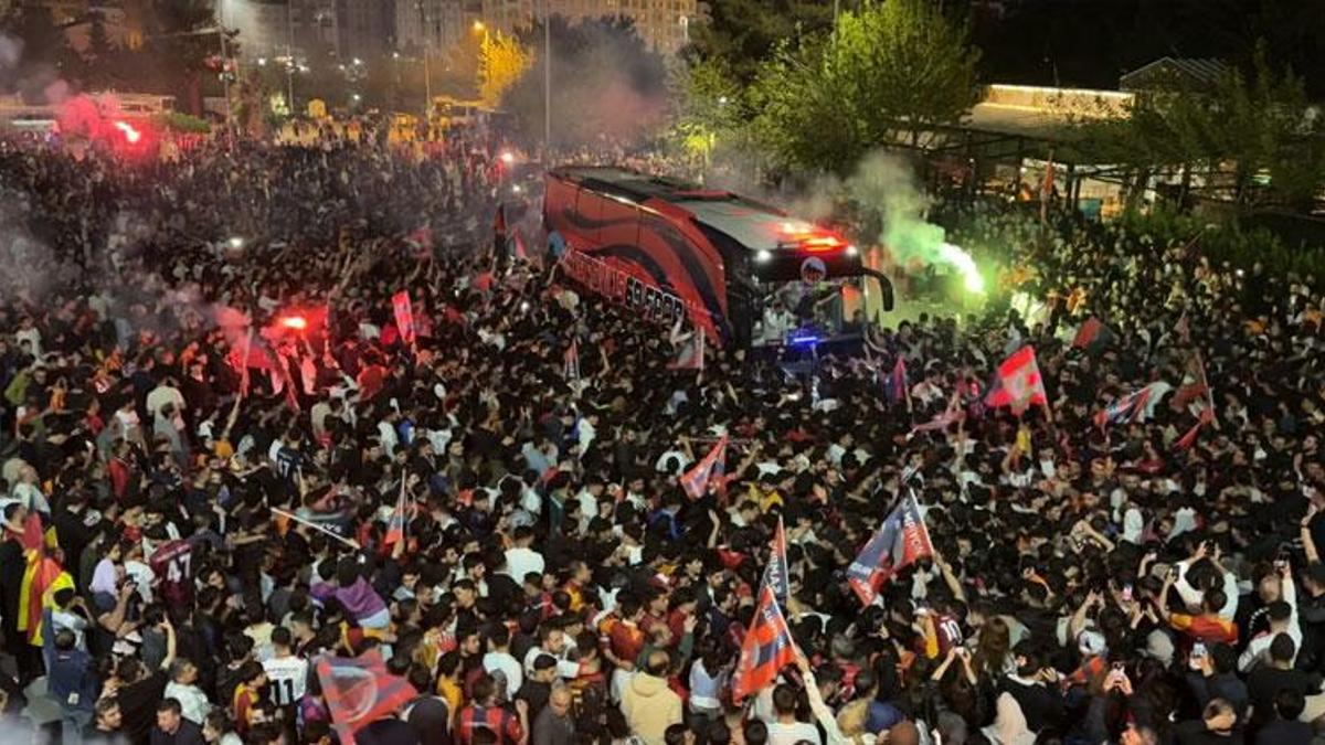 1’inci Lig’e yükselen Mardin 1969 Spor’a şehirde coşkulu karşılama