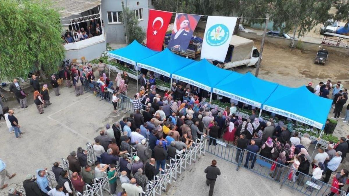Manisa'da 10 bin üretici için yapıldı: Mahallenin ortasında herkes gördü!