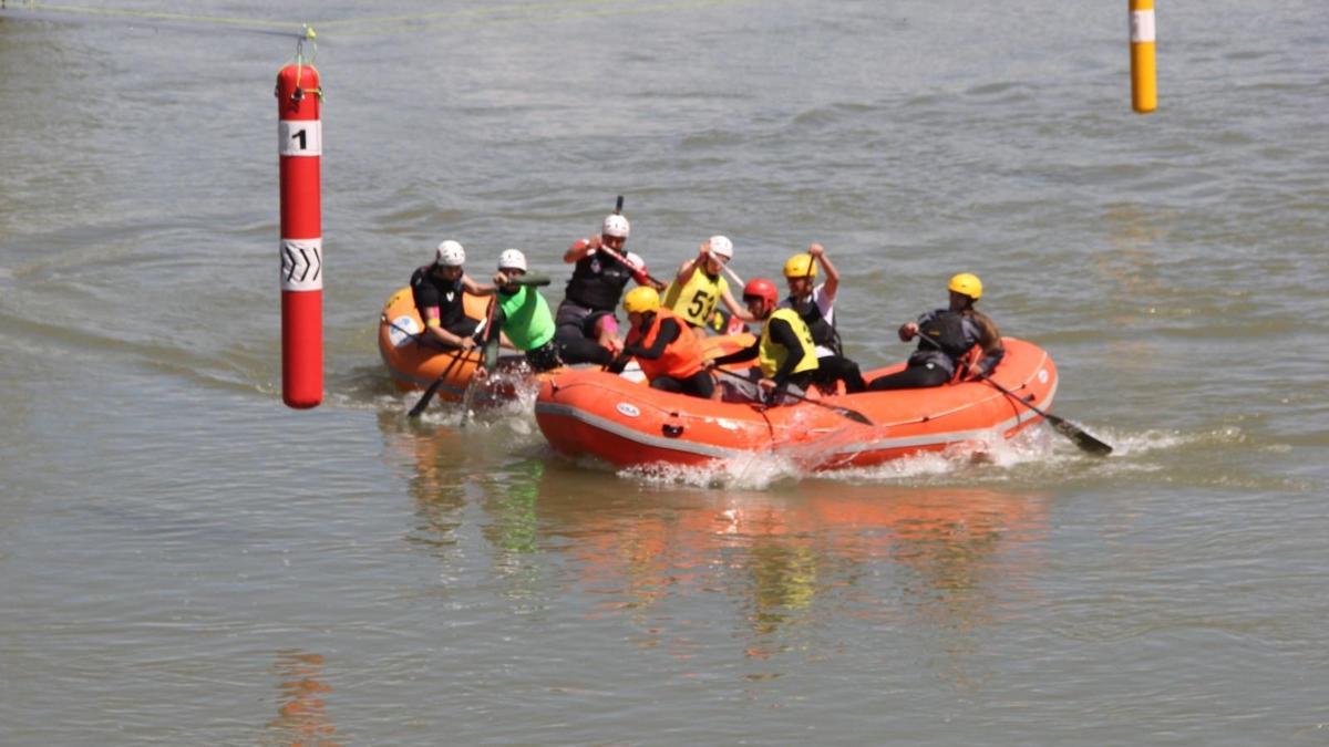 Okul Sporları Rafting Şampiyonası'nda halay ve horon aynı alanda buluştu