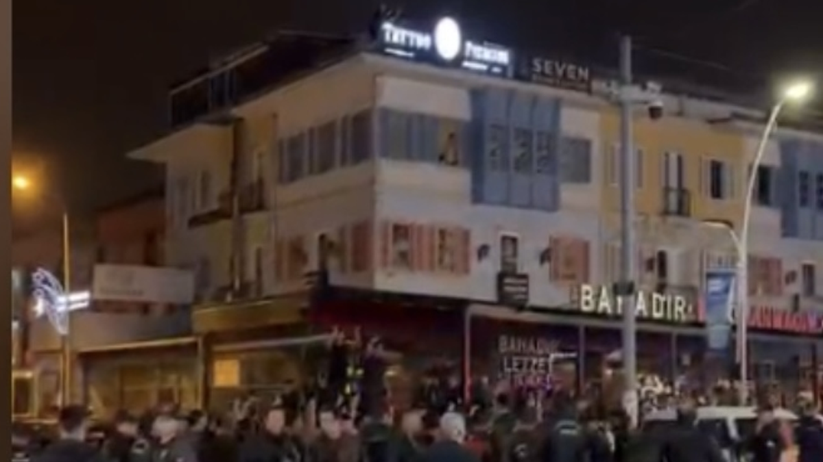 Sakarya’da, Galatasaray'ın şampiyonluk kutlamalarına Sakaryaspor taraftarlarından tepki