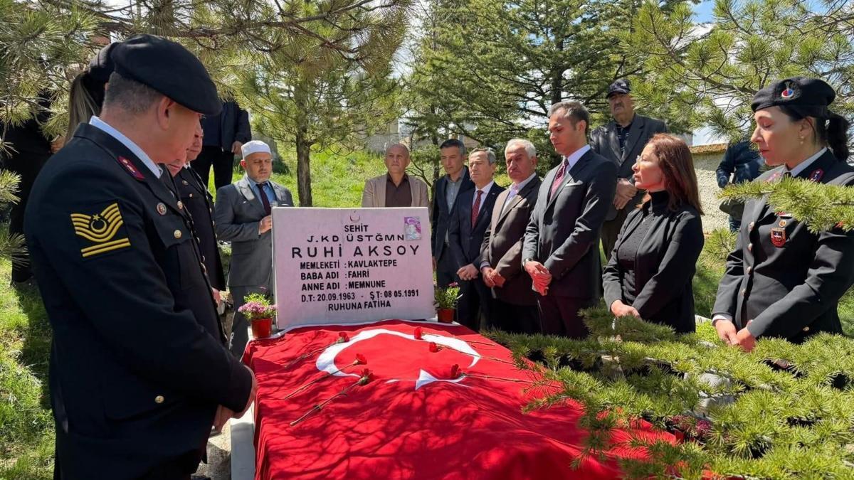 Şehit kıdemli üsteğmen anıldı