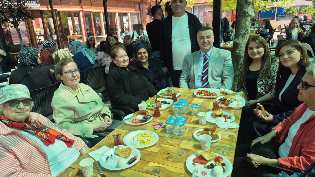 Anneler Günü Eğirdir’de kutlandı