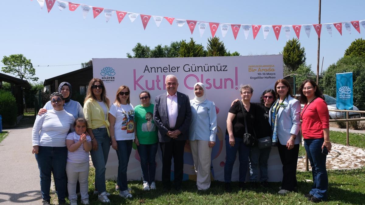 Başkan Şadi Özdemir Anneler Günü’nü ‘Bizim Ev’ katılımcılarıyla kutladı