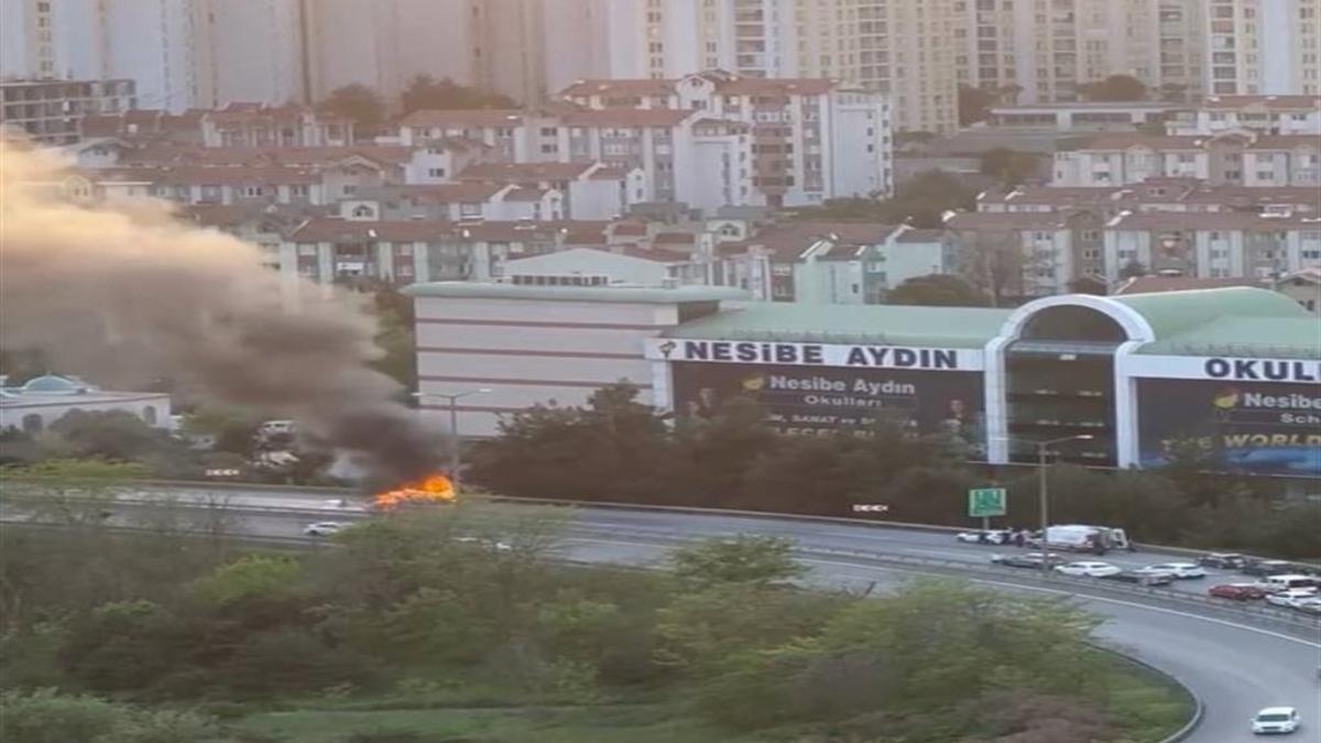 Esenyurt'ta panik anları: Seyir halinde alev aldı!
