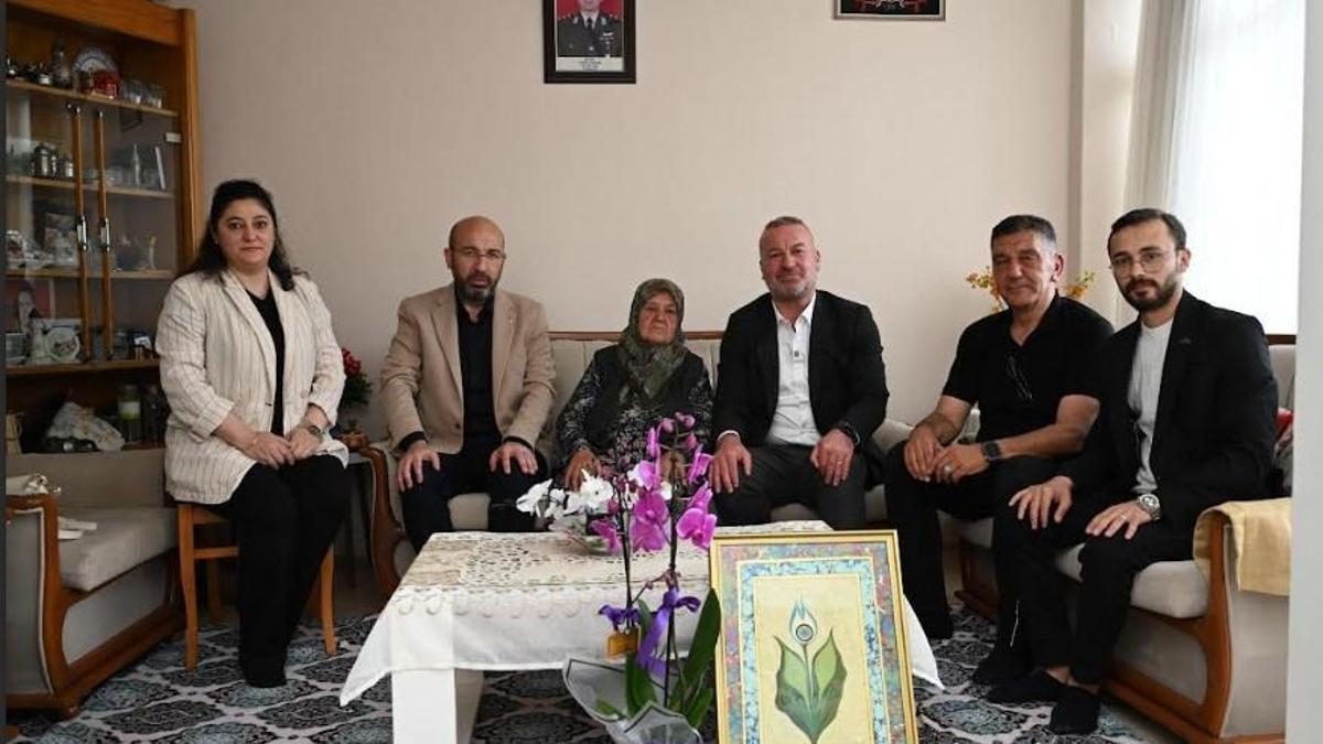 Karacabey Belediye Başkanı’ndan Anneler Günü’nde anlamlı ziyaretler