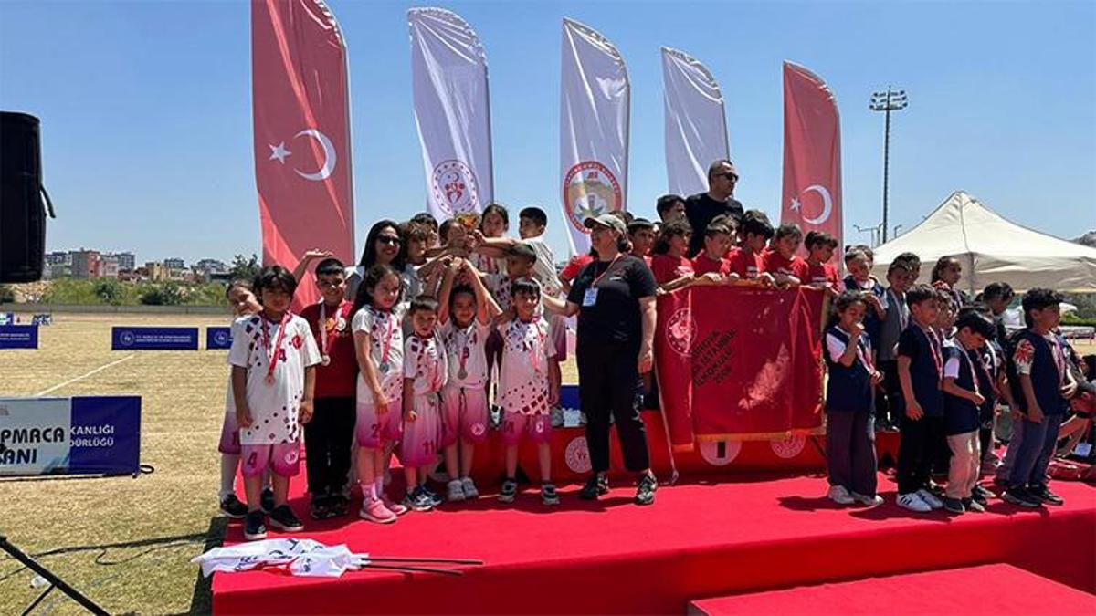 Petrol Ofisi rüzgarı: Halat çekmede il birinciliği, üç branşta üç kupa!