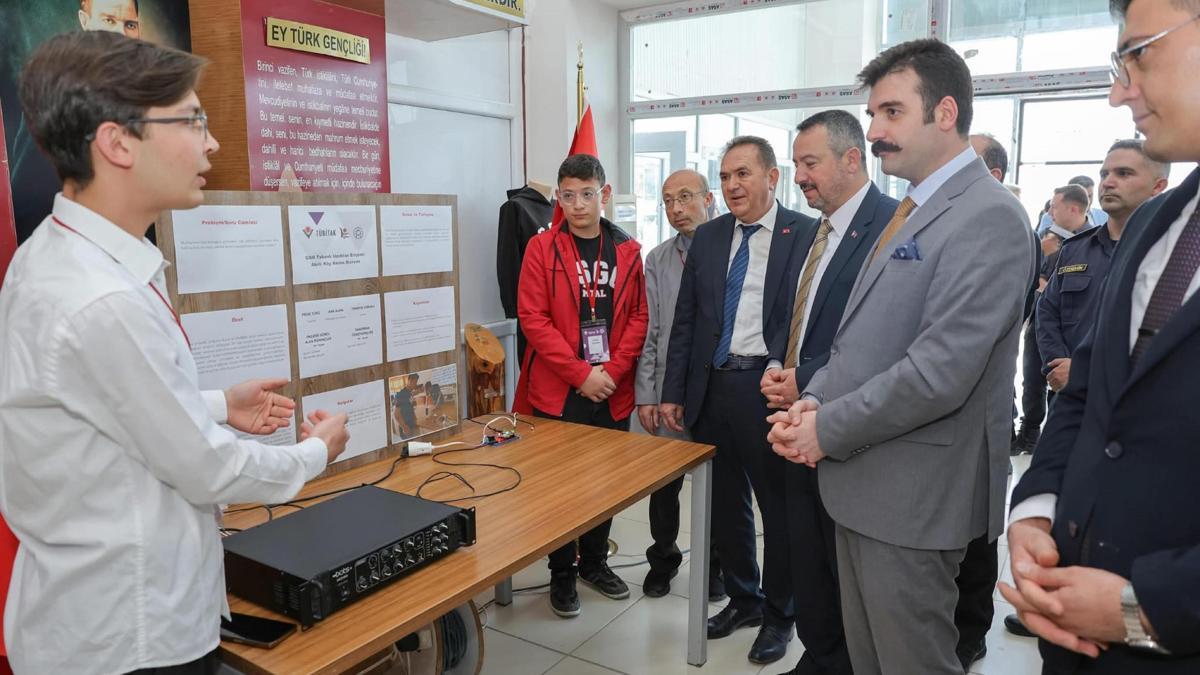 Sandıklı'da TÜBİTAK 4006 Bilim Fuarı