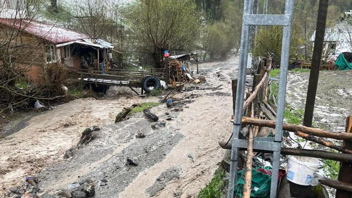 Kastamonu’da sağanak yağış hayatı olumsuz etkiledi