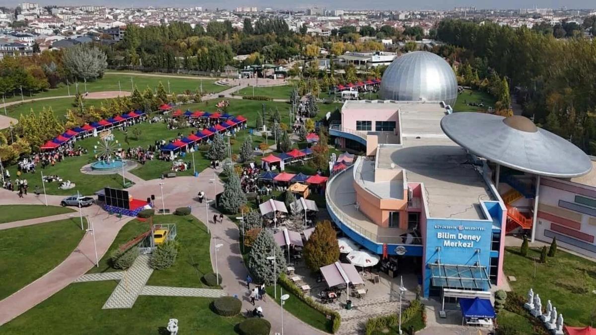 Eskişehir'de vatandaşlar 51 bin kişilik dev festivalde buluşacak