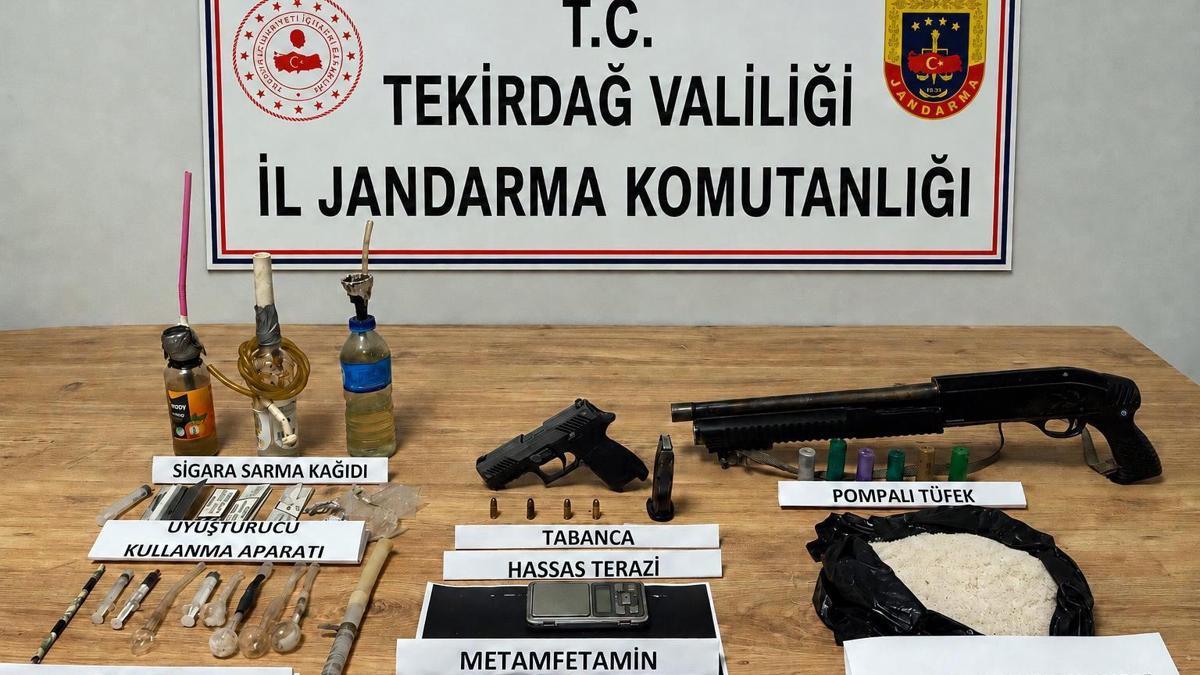 Tekirdağ’da çok sayıda uyuşturucu ve silah ele geçirildi; 3 gözaltı