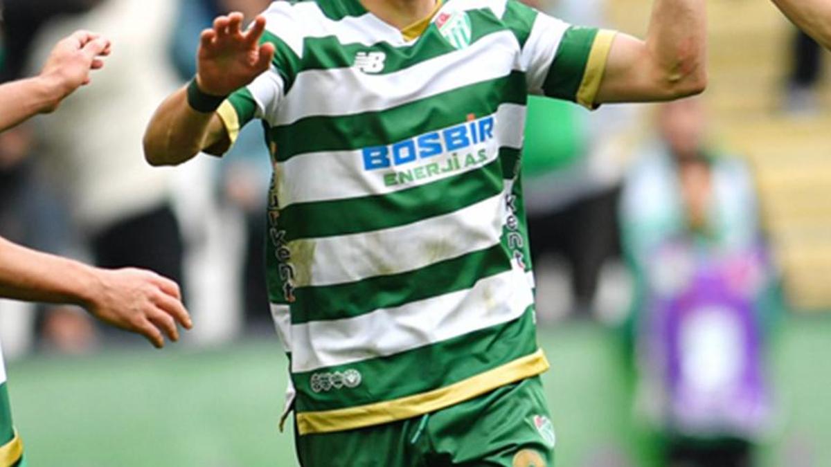 Bursaspor'dan dün ayrıldı, bugün rakip takımla anlaştı