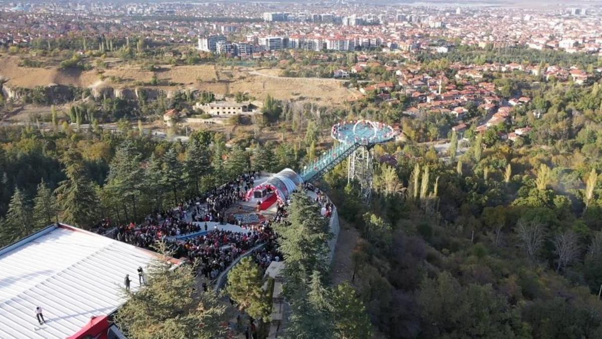 Isparta'da yükseklik korkusunu unutturan cam teras 1 milyon ziyaretçiyi aştı