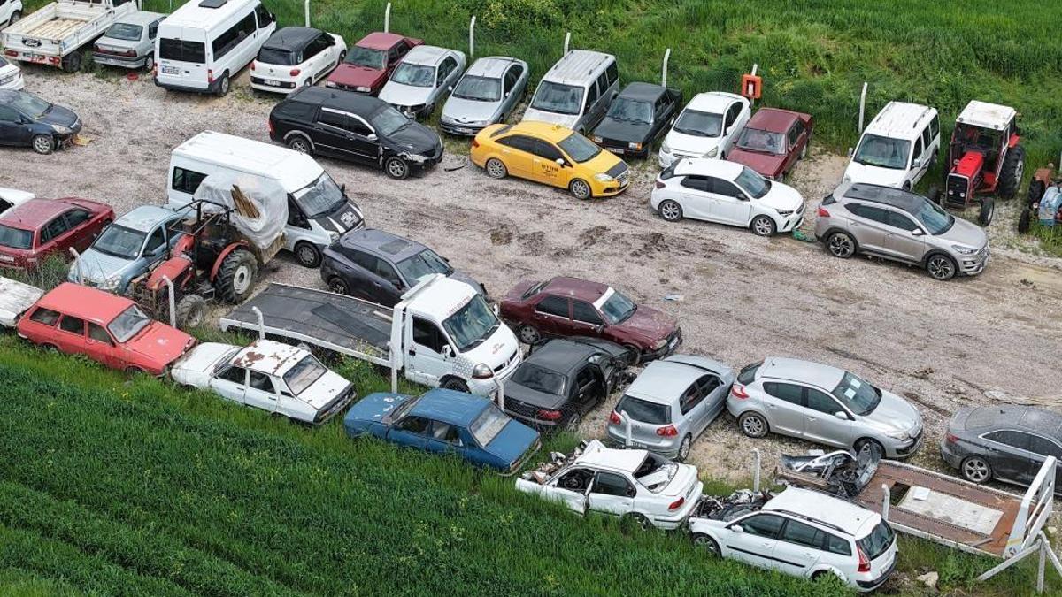 Samsun'da sel felaketinin yaşandığı ilçede araç mezarlığı oluştu