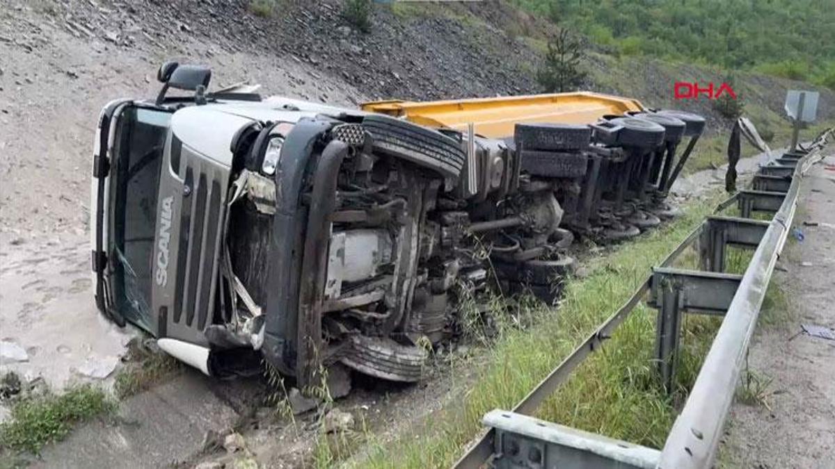 Kavak’ta 2 TIR’ın çarpıştığı kazada 2 kişi yaralandı