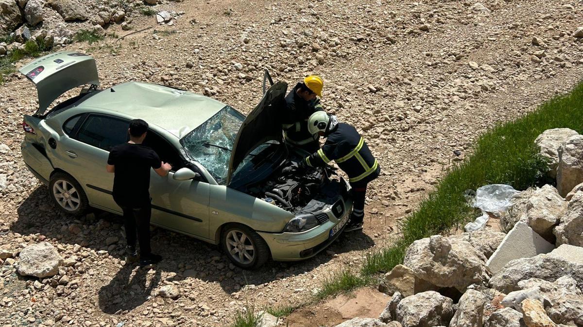 Mardin'de uçuruma yuvarlanan otomobilin sürücüsü yaralandı