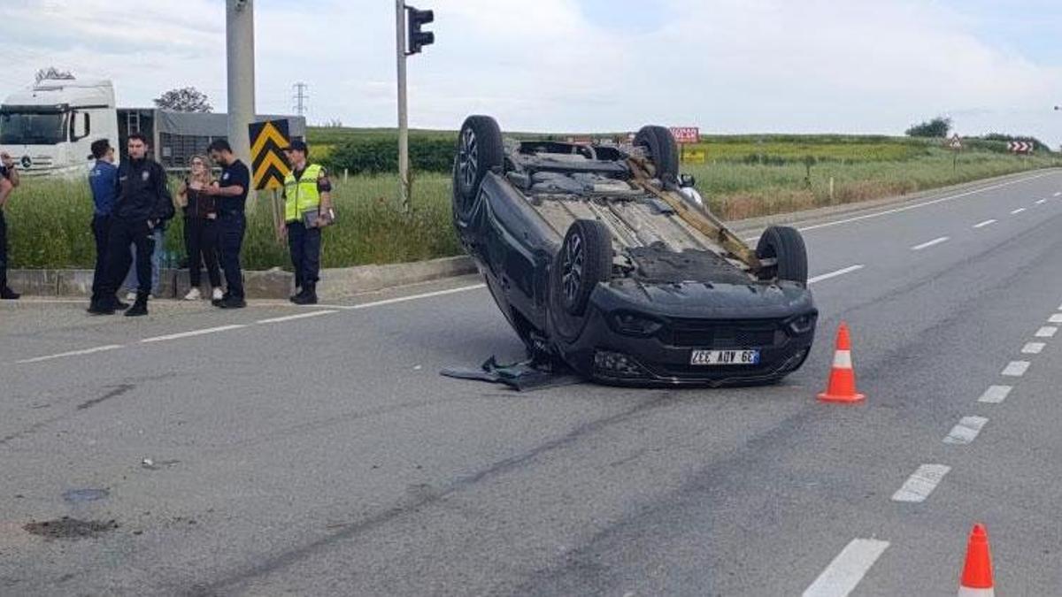 Saray'da kamyonetle çarpışan otomobil ters döndü