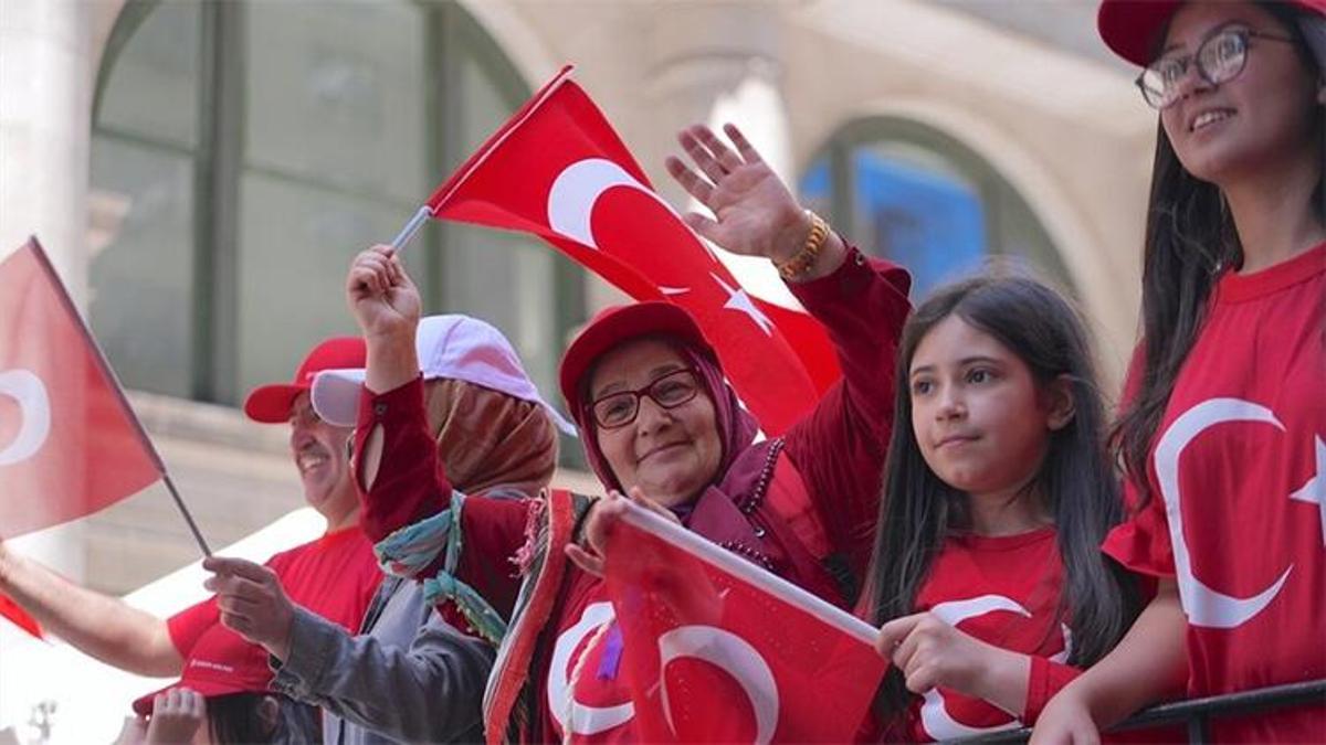 New York'ta 43. Türk Günü Yürüyüşü coşkuyla kutlandı