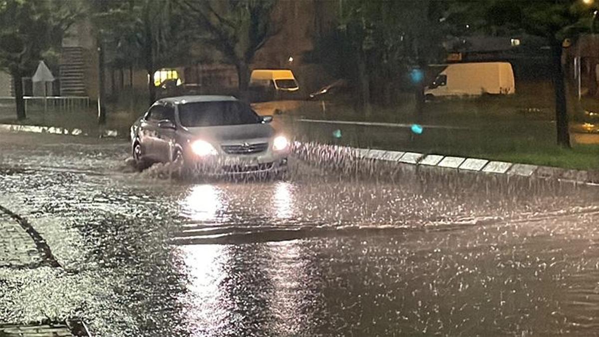 Kayseri’de sel alarımı: Yollar göle döndü!