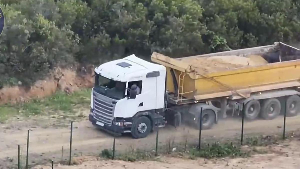 Beykoz'da kaçak hafriyat dökümü yaparken suçüstü yakalandılar; şirket sahibi tutuklandı