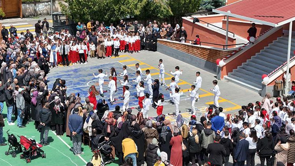 Erzincan'da miniklerden 19 Mayıs’a coşkulu kutlama