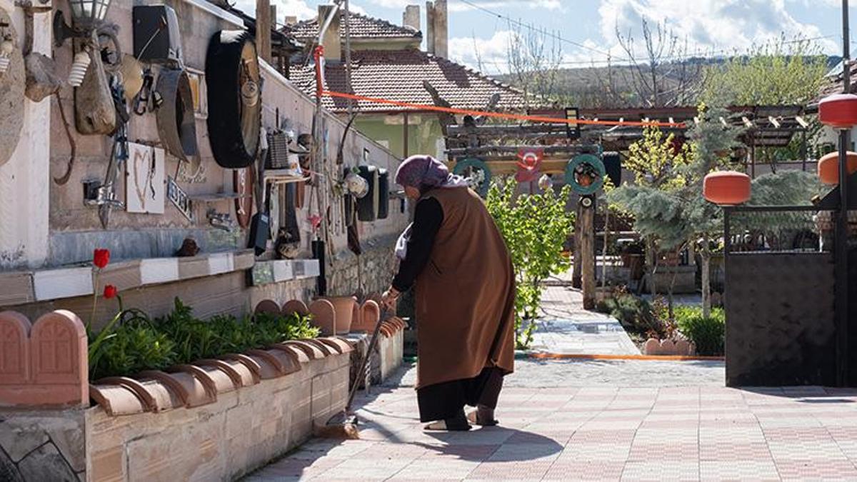 Gurbetten döndü, köy evini antika cennetine çevirdi: Her birine çocuğu gibi bakıyor