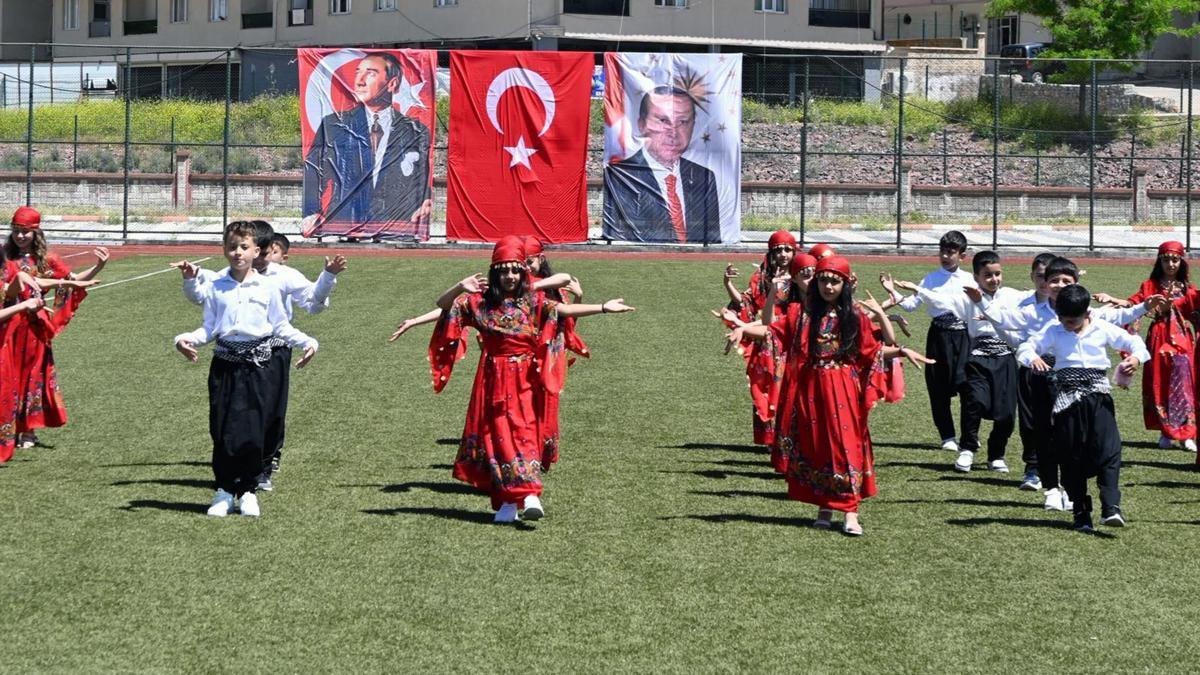 Derik’te 19 Mayıs coşkuyla kutlandı