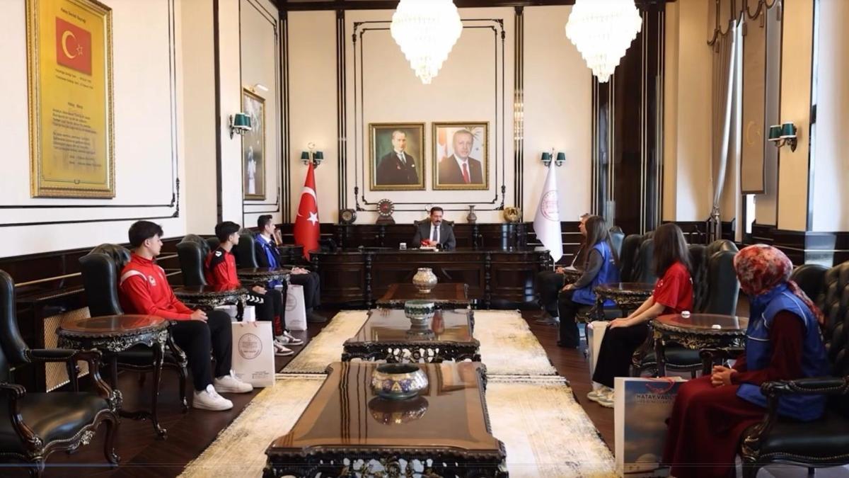 Hatay Valisi Masatlı gençleri makamında kabul etti