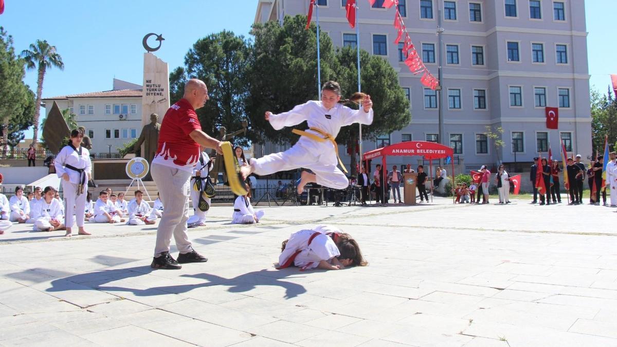 Anamur'da 19 Mayıs coşkusu